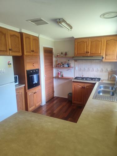 Spacious and cozy home next to Glen Waverley in Wantirna