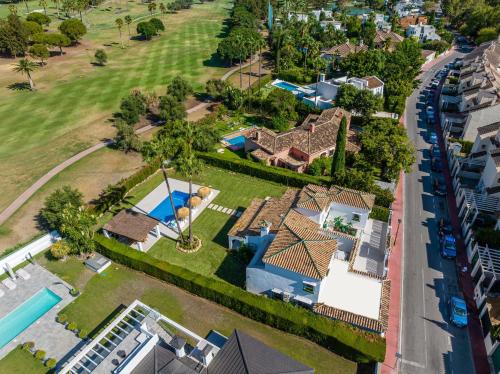 VACATION MARBELLA I Villa Sirio Golf-Front Villa Private Heated Pool BBQ Privacy World-Class Dining 10 min from Puerto Banus - image 3