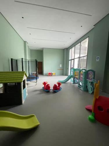 Playground, Luxe Apartment in Casa Finance District - Pool - Open view - Fast WIFI in Cil