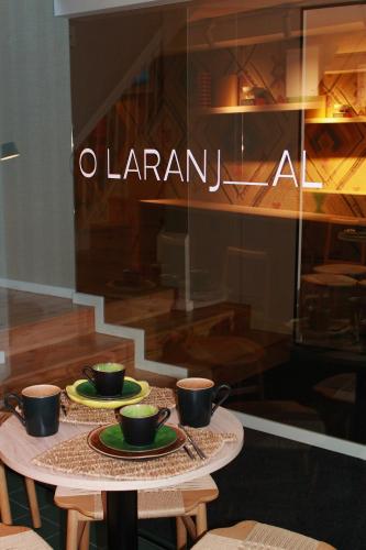 บริการและสิ่งอำนวยความสะดวก, O Laranjal in โอลิเวรา โด กาสเตโล