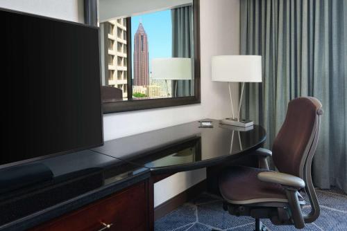 Hilton Atlanta - image 9