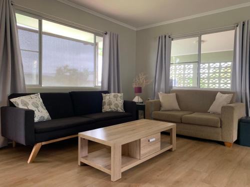 Central, Tidy and Private 3 Bedroom in Atherton