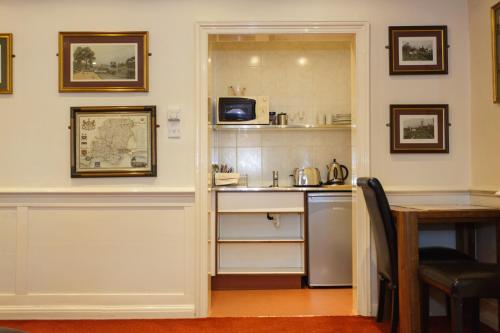 Morgan Hotel - image 10
