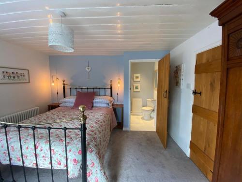 Secluded farmhouse with views in Llanwenog