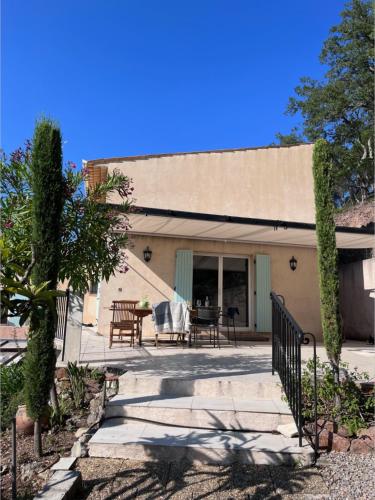 Entrance, Villa independante dans un domaine prive 25 minutes de Cannes in Parc Residentiel de l'Esterel