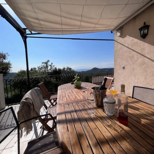Balcony/terrace, Villa independante dans un domaine prive 25 minutes de Cannes in Parc Residentiel de l'Esterel