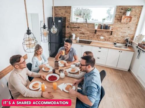 *RB10W* For your most relaxed & Cosy stay + Free Parking + Free Fast WiFi * in Hunslet Carr