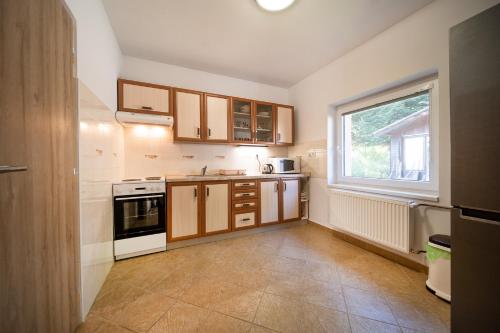 廚房, Dom v lokalite so slovenským orlojom (Dom v lokalite so slovenskym orlojom) in 斯塔拉比斯特里察