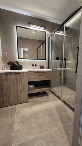 Luxurious Almond Apartment, self check-in 24h, parking, air-conditioning