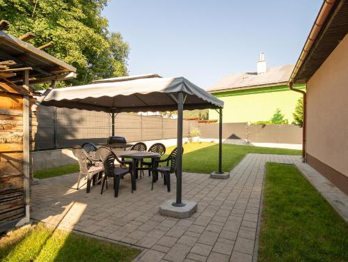 花園, Dom v lokalite so slovenským orlojom (Dom v lokalite so slovenskym orlojom) in 斯塔拉比斯特里察