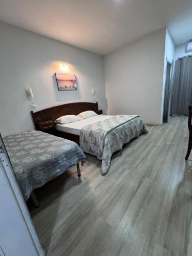 1 double bed, 1 twin bed