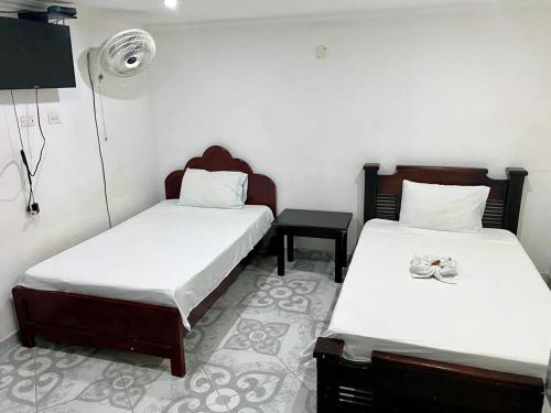 2 twin beds