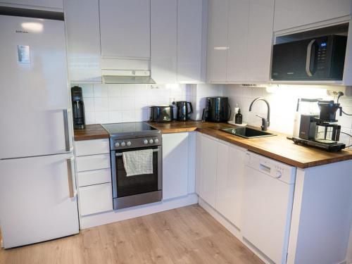 Two-room flat with sauna, glazed balcony and free parking lot, Хельсинки (фото 10)