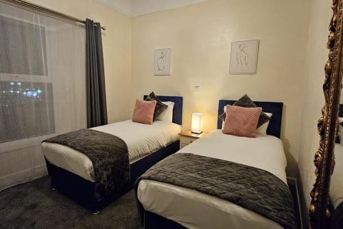 Bush Hotel - image 11