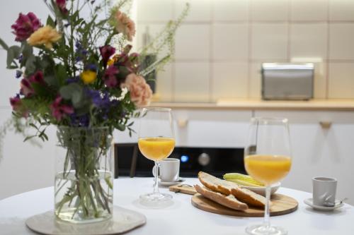 Reina Sofia Suite III - image 7