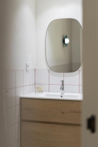 Reina Sofia Suite III - image 4