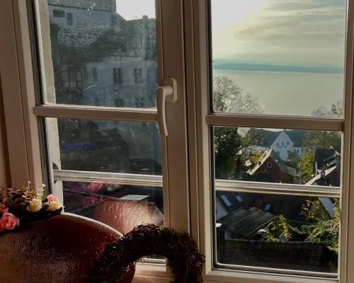 Burgblick-Romantik für 2 mit Seesicht in Meersburg, Deutschland