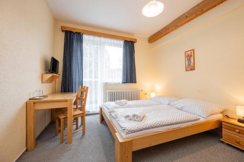 1 queen bed