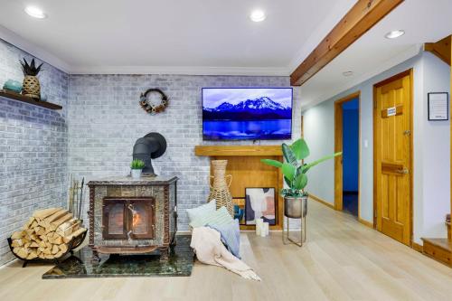Villa - Heated Pool now Open - Hot Tub - Fire Pit in East Stroudsburg, USA