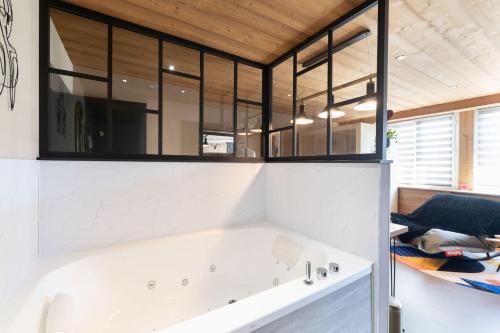 King Room with Spa Bath