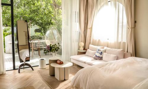 不觉晓晨曦花园别墅 Bujuexiao Dawn Garden Villa Shanghai - Free daily shuttle bus to Disneyland, exquisite and beautiful garden courtyard, private spa bathtub in each room, hearty daily breakfast provided for all guests, Shanghai (foto 6)