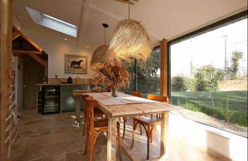. Cottage Normand avec sa grande piscine chauffée toute l année sur parc arboré et clos En plein coeur de la campagne adapté aux kids et Dog friendly