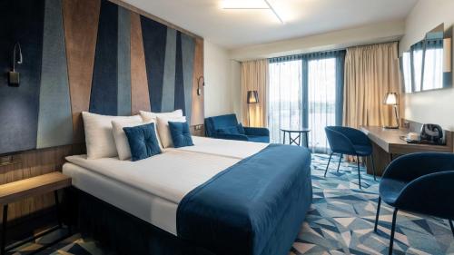 Riverside Double or Twin Room image 5
