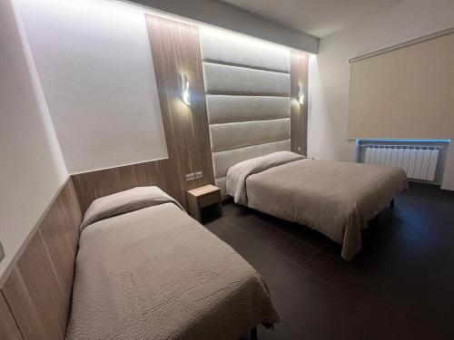 3 twin beds