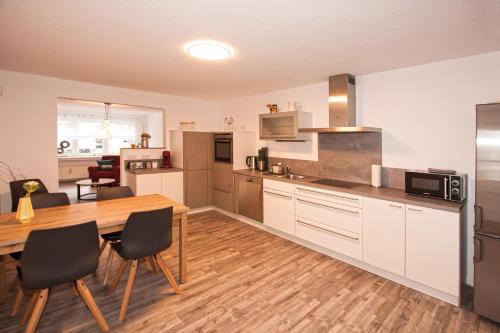 2 bedrooms, 3 beds