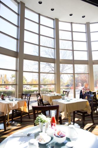 Restoran, Admiral Inn Hamilton in Hamilton (ON)