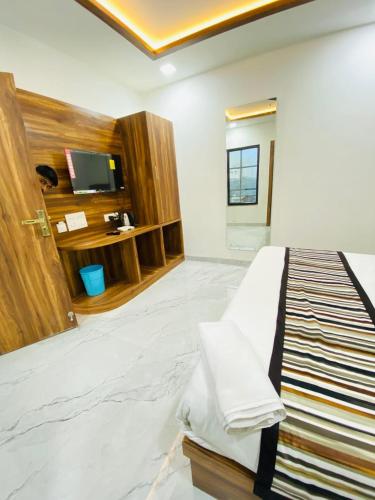 Taj Comfort Inn - image 5