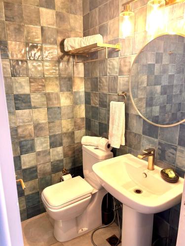 One-Bedroom Apartment image 4