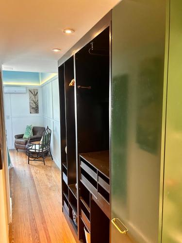 One-Bedroom Apartment image 7