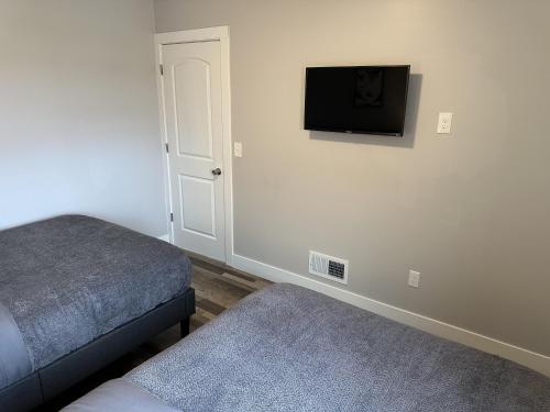 Lovely 2BR Near Downtown Area