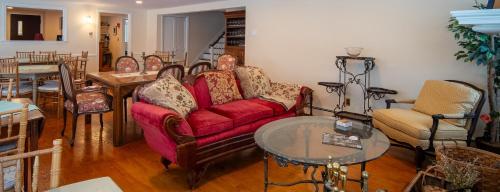 Cooper Hill Inn - image 3