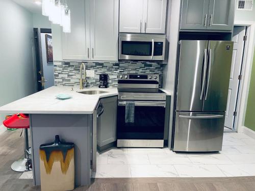 Rittenhouse Square near Kimmel Center 1BD Suite Rittenhouse Square near Kimmel Center 1BD Suite