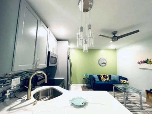 Rittenhouse Square near Kimmel Center 1BD Suite Rittenhouse Square near Kimmel Center 1BD Suite