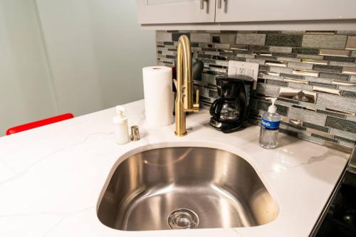 Rittenhouse Square near Kimmel Center 1BD Suite Rittenhouse Square near Kimmel Center 1BD Suite