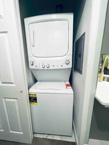 Rittenhouse Square near Kimmel Center 1BD Suite Rittenhouse Square near Kimmel Center 1BD Suite