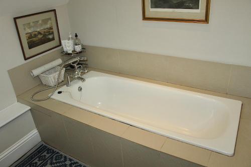 Baño, Bessie May Cottage in Beaulieu