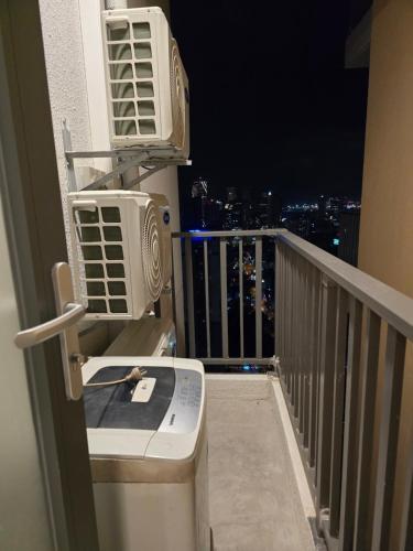 41st Floor TRIZEN Smart Luxury Apartment with sea view and portcity view - image 13