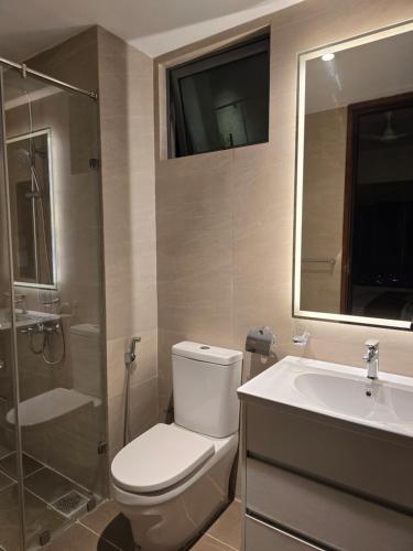 41st Floor TRIZEN Smart Luxury Apartment with sea view and portcity view - image 11