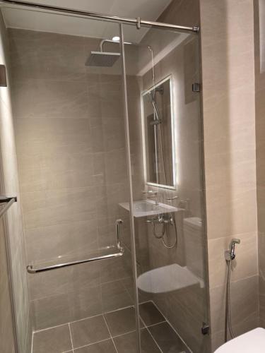 41st Floor TRIZEN Smart Luxury Apartment with sea view and portcity view - image 12