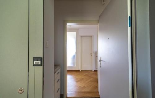 Very spacious studio with balcony - Parkview 2, Curych (fotografie 6)