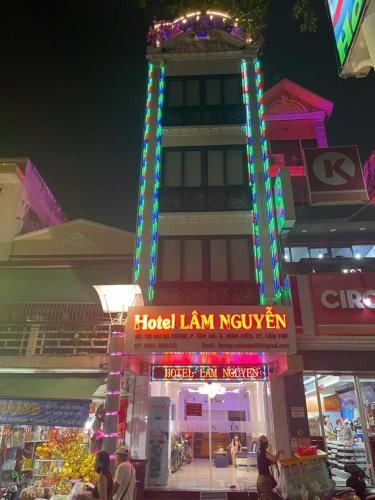 Hotel Lâm Nguyễn - 숙소 외관