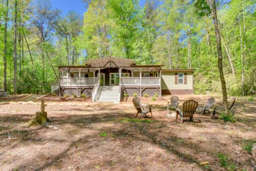 Creekside Sautee Nacoochee Home 8 Mi to Helen! in Sautee Nacoochee, USA