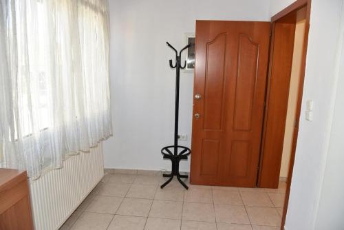 Spacious apartment next to Arch View of Philippi Spacious apartment next to Arch View of Philippi