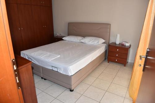 Spacious apartment next to Arch View of Philippi Spacious apartment next to Arch View of Philippi