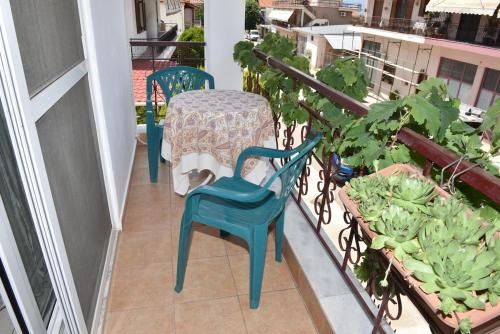 Spacious apartment next to Arch View of Philippi Spacious apartment next to Arch View of Philippi