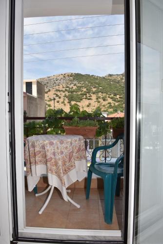 Spacious apartment next to Arch View of Philippi Spacious apartment next to Arch View of Philippi